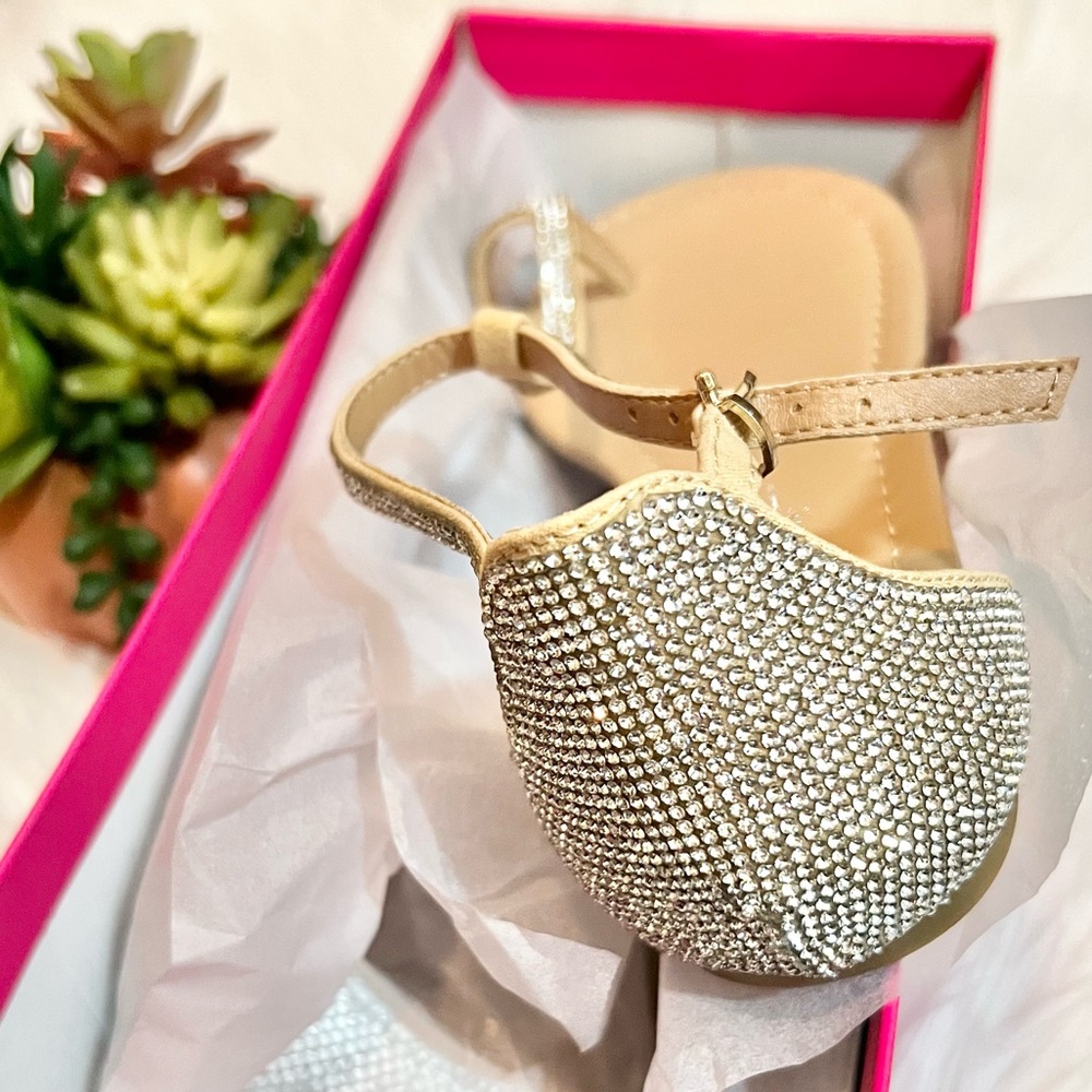 Beige Flat Sandals, Size 7.5 NEW IN BOX - Picture 5 of 10